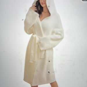 Bearberry Cream Robe